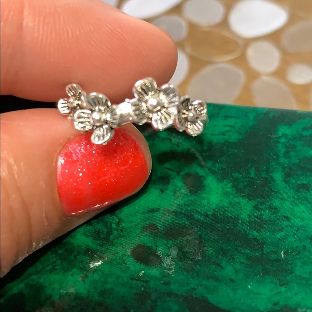 Silver ring - Picture 2 of 4